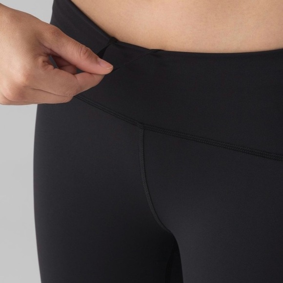 Lululemon 6 Train Times Crop 17" Black Crop Leggings great pre owned condition - Picture 13 of 14